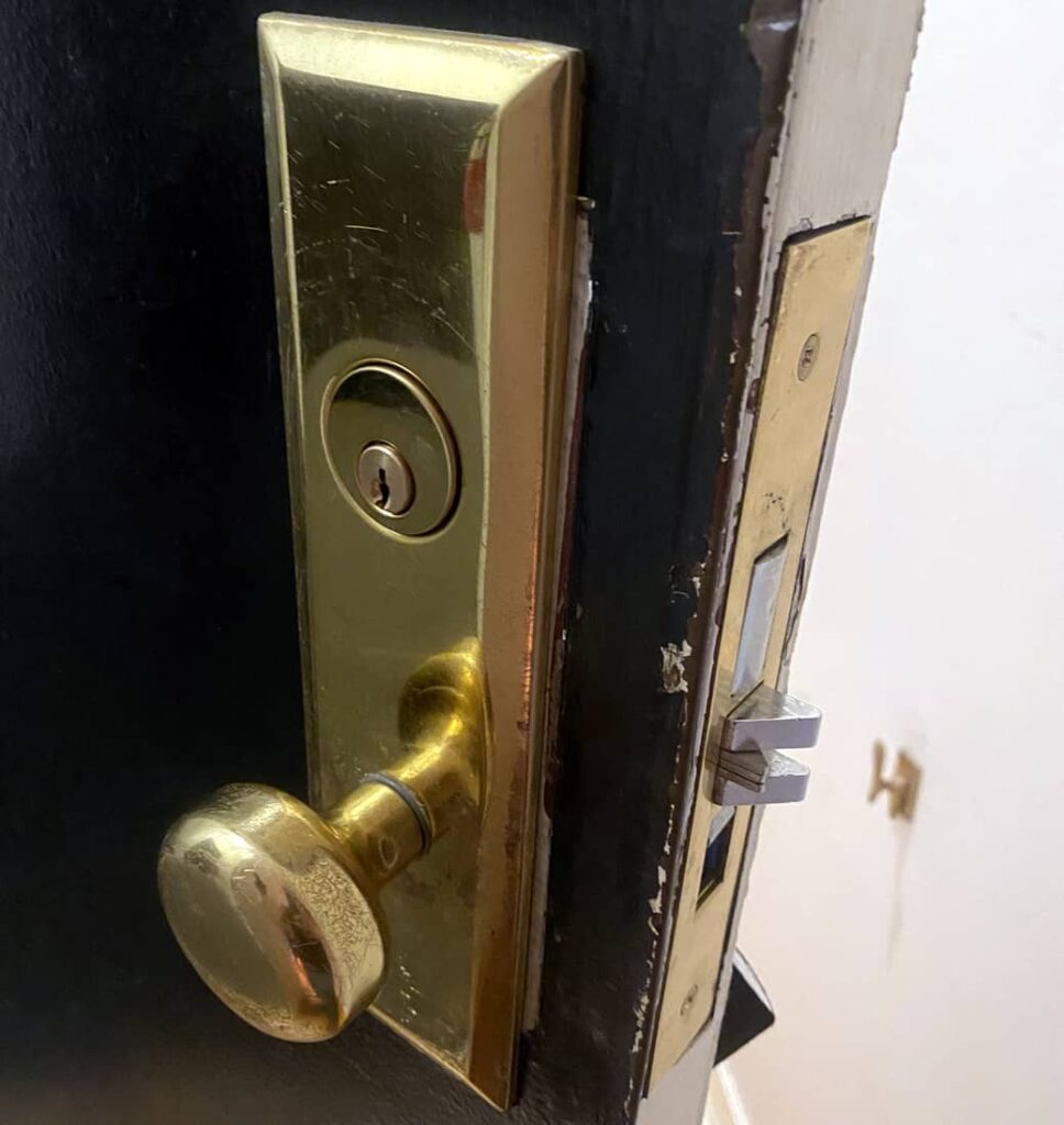 Greenwich Locksmiths provides lock change service in NYC. We rekey locks every day